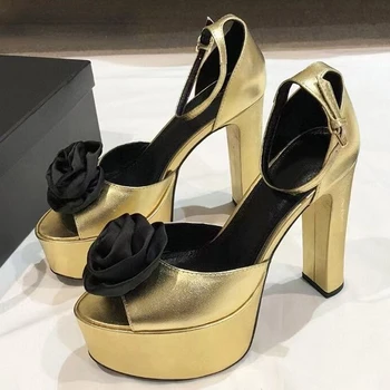 Dekoration Braut Schuhe Fashion Runway Luxus Marke Schuhe Mujer Sommer Plattform Super Hohe Ferse Sandalen Frau Gold Beige Blume